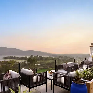 **** Hotel The Sierra - By The India